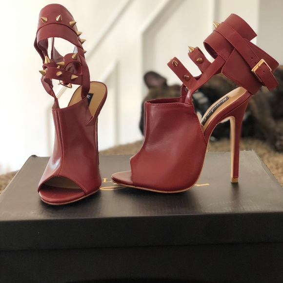 Alejandra G “Fiona” Heels - Picture 2 of 5